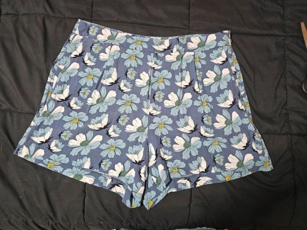 LOFT Floral Pleated Soft Shorts Blue Floral Rayon Women's Size 8